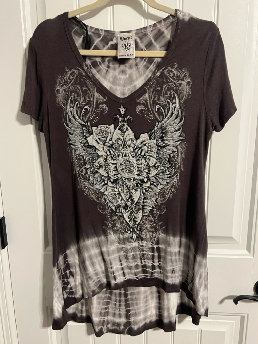 Vocal Short Sleeve V-Neck Tunic w/High-Low Hem, Tie Dye & Sequins. 1X Runs Small